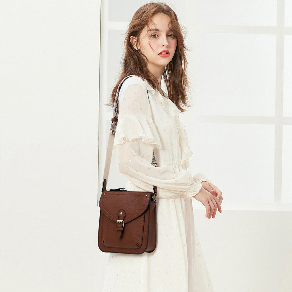 TOP ZIP CROSSBODY WITH FRONT PKT AND GUITAR STRAP 25024